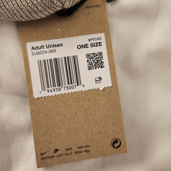 NWT Unisex Nike Sportswear Utility Futura Beanie - Picture 3 of 9